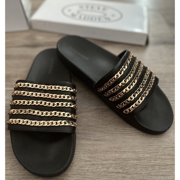 Steve Madden Shoes - Like New! Steve Madden Black W/ Gold Chain Slides